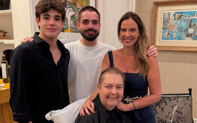 João Silva celebra aniversário em família e compartilha registro ao lado de Faustão