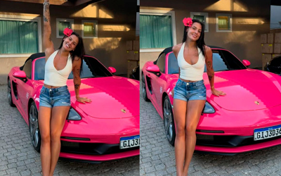 Ana Castela posa com carro de luxo rosa avaliado em mais de R$700 mil