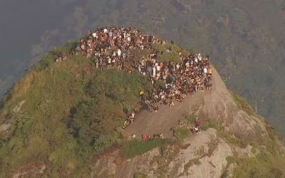 Operação policial deixa cerca de 200 turistas ilhados no Morro Dois Irmãos, no Rio