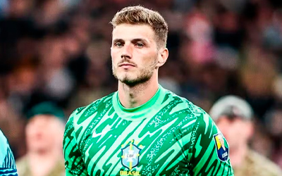 Goleiro da Seleção toma gol de “lateral” e faz time de CR7 adiar título saudita