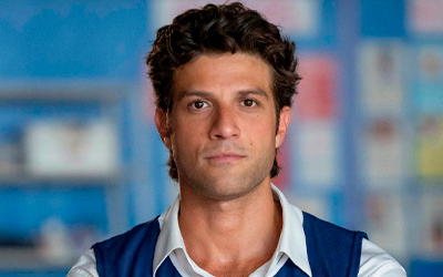 Após ser acusado de ingratidão, Chay Suede explica reação com fotos antigas no “Domingão”