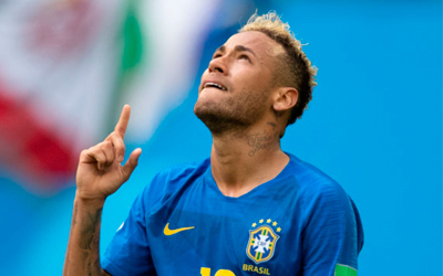 Neymar deixa clínica médica abatido e aumenta tensão sobre permanência na Copa