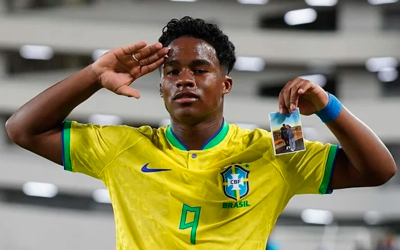 Novo queridinho? Endrick ultrapassa Memphis e entra no Top-20 mais seguido da Copa