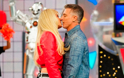 Luciano Huck faz declaração apaixonada para Angélica ao vivo: “Jamais sairia do seu lado”